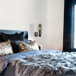 Chique wandlamp zwart met smoke glas cilinder><noscript><img width=