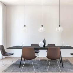 Grote 3-lichts hanglamp met helder glas en zwarte balk><noscript><img width=