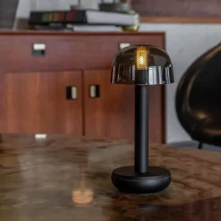 Kleine LED tafellamp oplaadbaar mat zwart met smoke glas><noscript><img width=