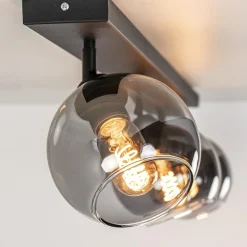 Langwerpige plafondlamp mat zwart met smoke glazen bollen><noscript><img width=