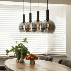 Luxe 4-lichts eettafelhanglamp met smoke glazen bollen><noscript><img width=