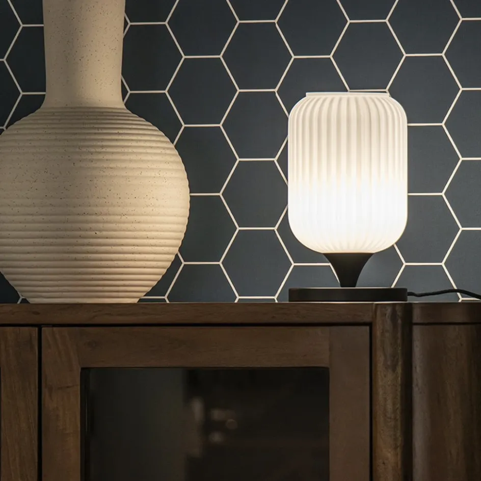 Mat witte tafellamp met zwarte voet>Straluma New