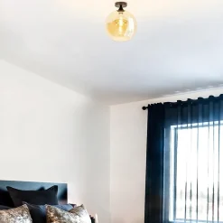 Mat zwarte plafondlamp met amber glazen bol 30 cm><noscript><img width=