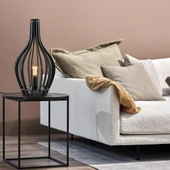 Mat zwarte tafellamp houten kegel><noscript><img width=