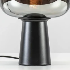 Mat zwarte tafellamp Mayson met smoke glazen kap><noscript><img width=