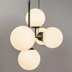 Retro eettafel hanglamp zwart met witte glazen bollen><noscript><img width=