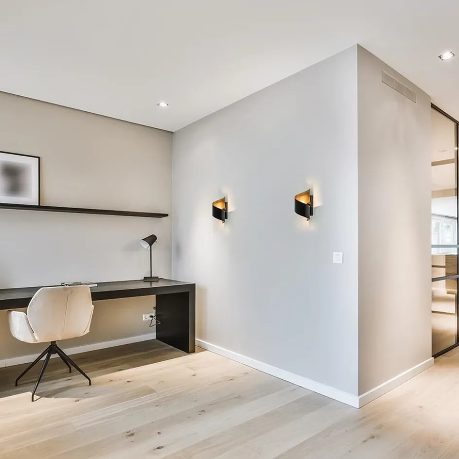 Sierlijke wandlamp krul zwart met goud>Straluma New