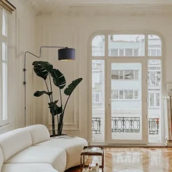 Verstelbare wandlamp met zwart/gouden kap><noscript><img width=