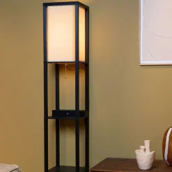 Vierkante vloerlamp zwart met beige kap en oplaadplatform><noscript><img width=